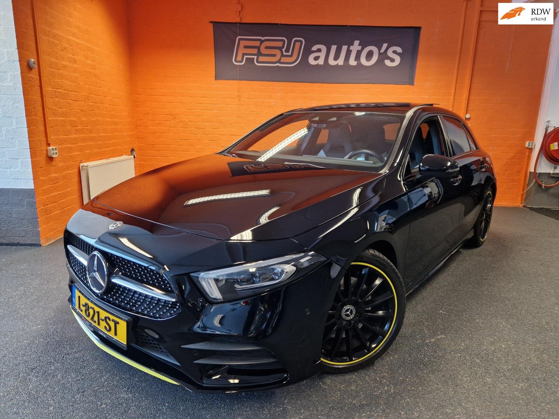 Mercedes-Benz A-klasse 220 / 4-MATIC / AMG-EDITION 1 / NIGHT, Automaat, 15 km/l, Zwart, Leder