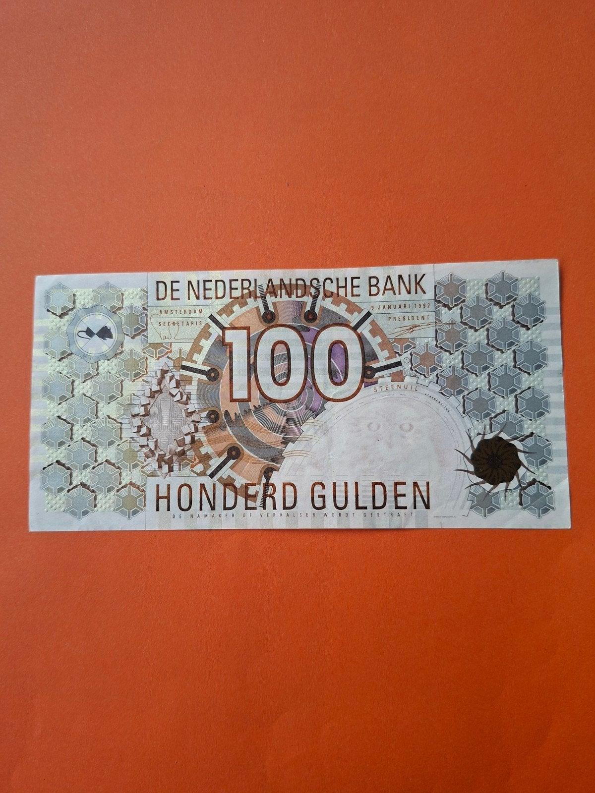100 gulden Steenuil uit 1992 in AUNC
Serie nummer 1183636041, Ophalen of Verzenden, 100 gulden, Los biljet