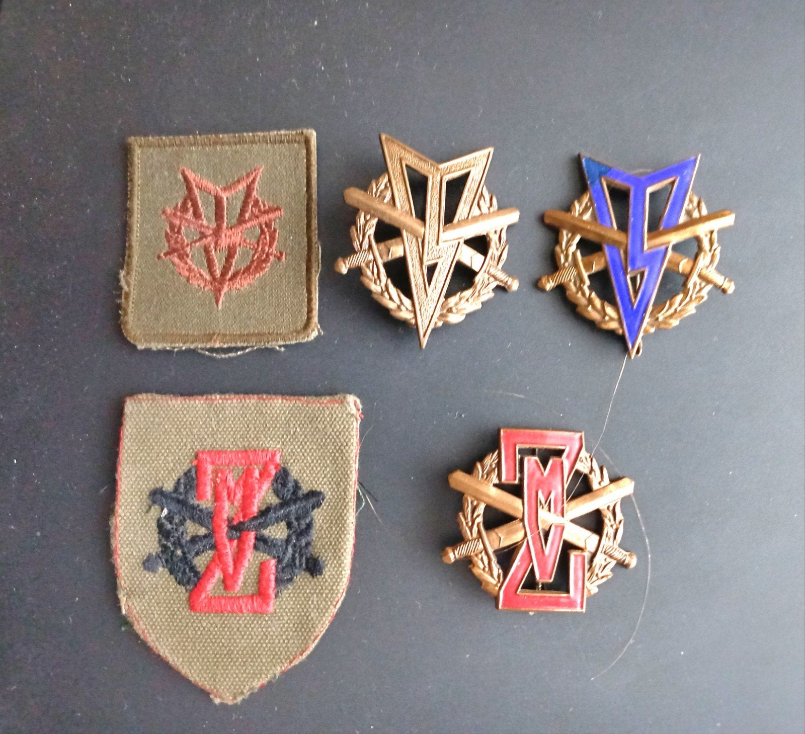 Verzameling (5) zware en militaire vaardigheid borst embleme, Ophalen of Verzenden, Landmacht, Nederland, Embleem of Badge