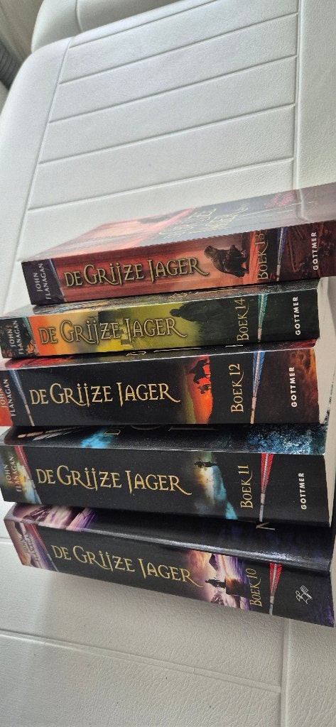 De Grijze Jager boeken  10  11  12  13  en 14, Boeken, Ophalen, Gelezen, John flanagan