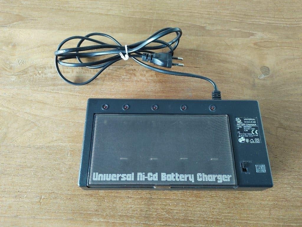 universele batterijlader voor 5 batterijen batterij lader, Ophalen of Verzenden, Zo goed als nieuw, Oplaadbaar