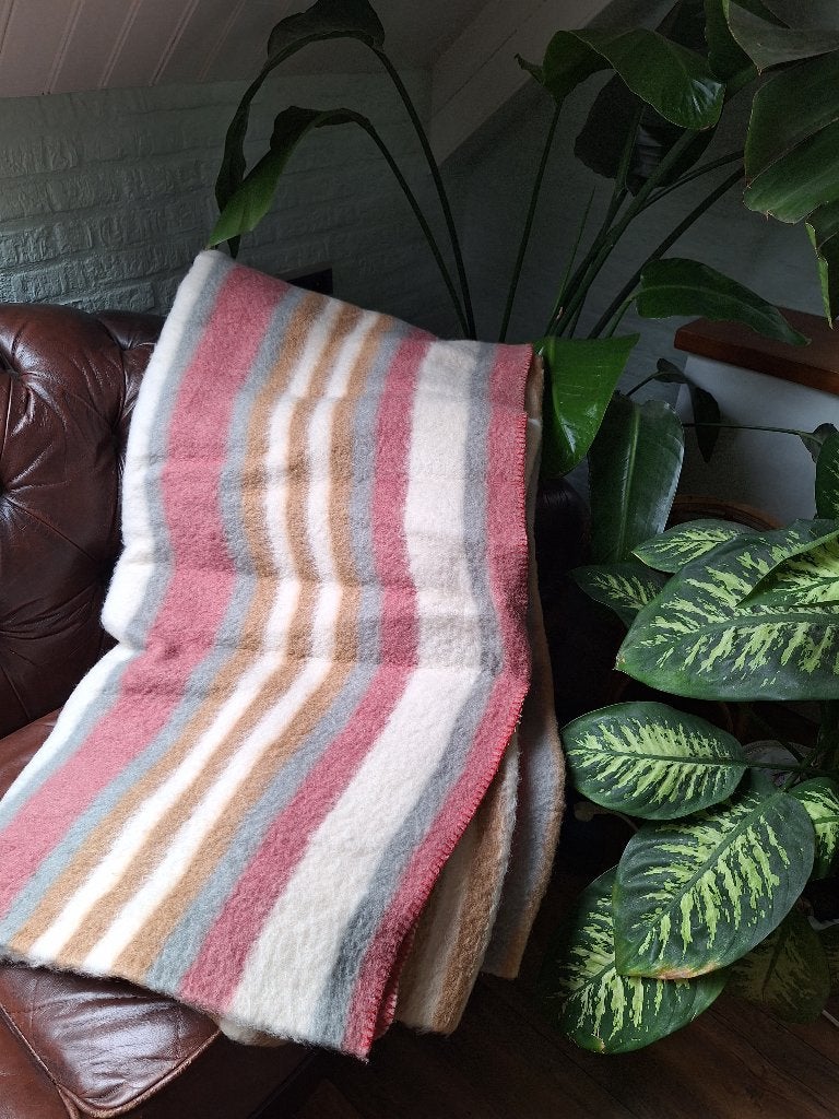Vintage wollen deken van Aabe * ca. 230x210 * Rood/Grijs 031, Woondeken, Wol, Ophalen of Verzenden, Zo goed als nieuw
