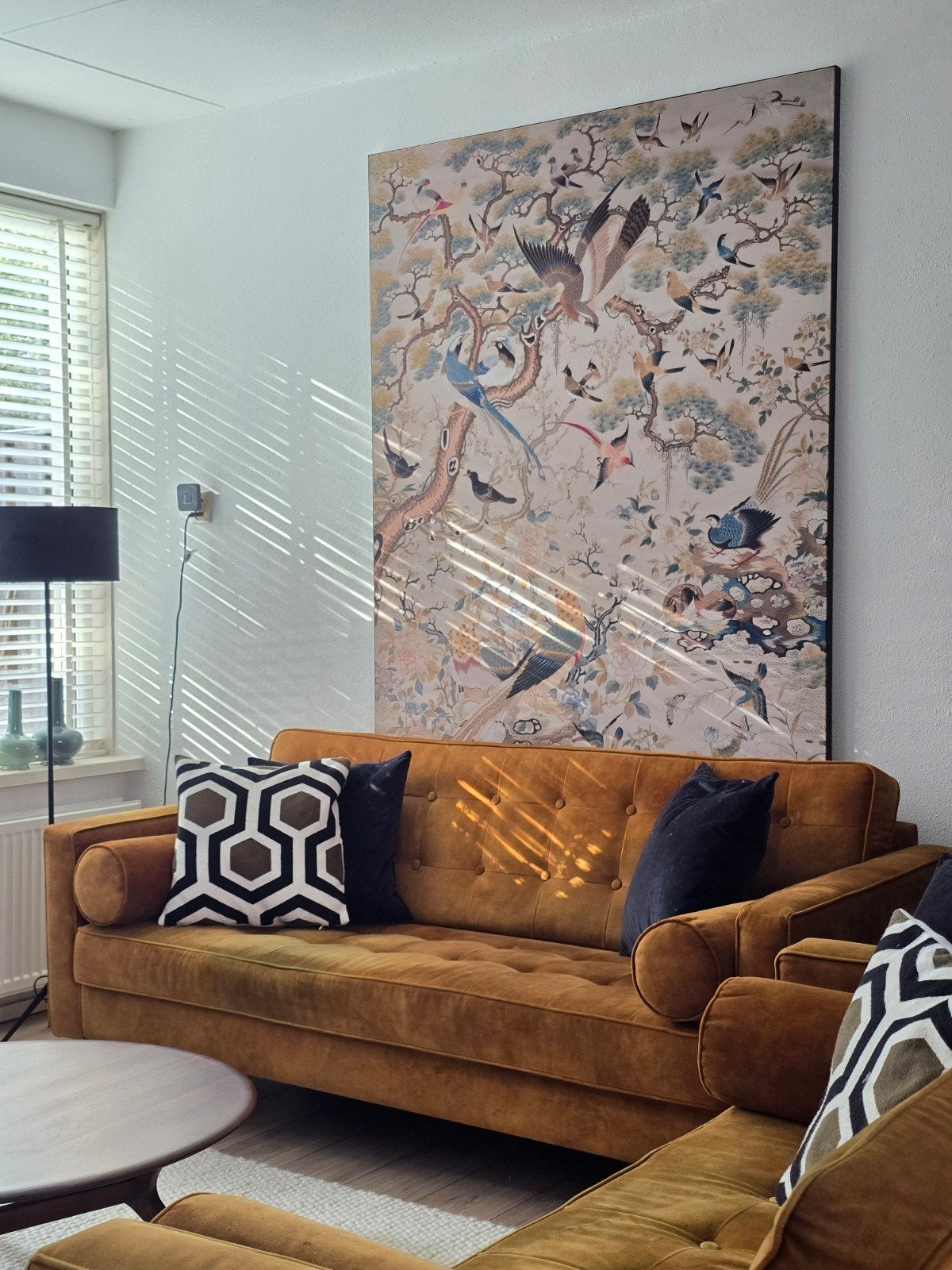 Comfortabele Okergele Banken - set van 2 - Zo goed als nieuw, Ophalen, Modern, comfortabel, velours, Driepersoons, 75 tot 100 cm
