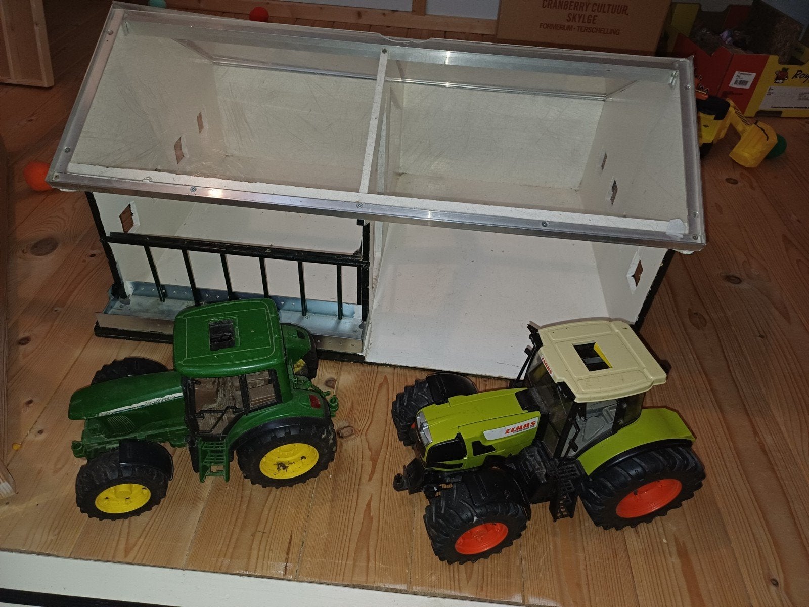 Grote speelgoedboerderij met 2 bruder tractoren, Ophalen, Gebruikt, Jongen of Meisje