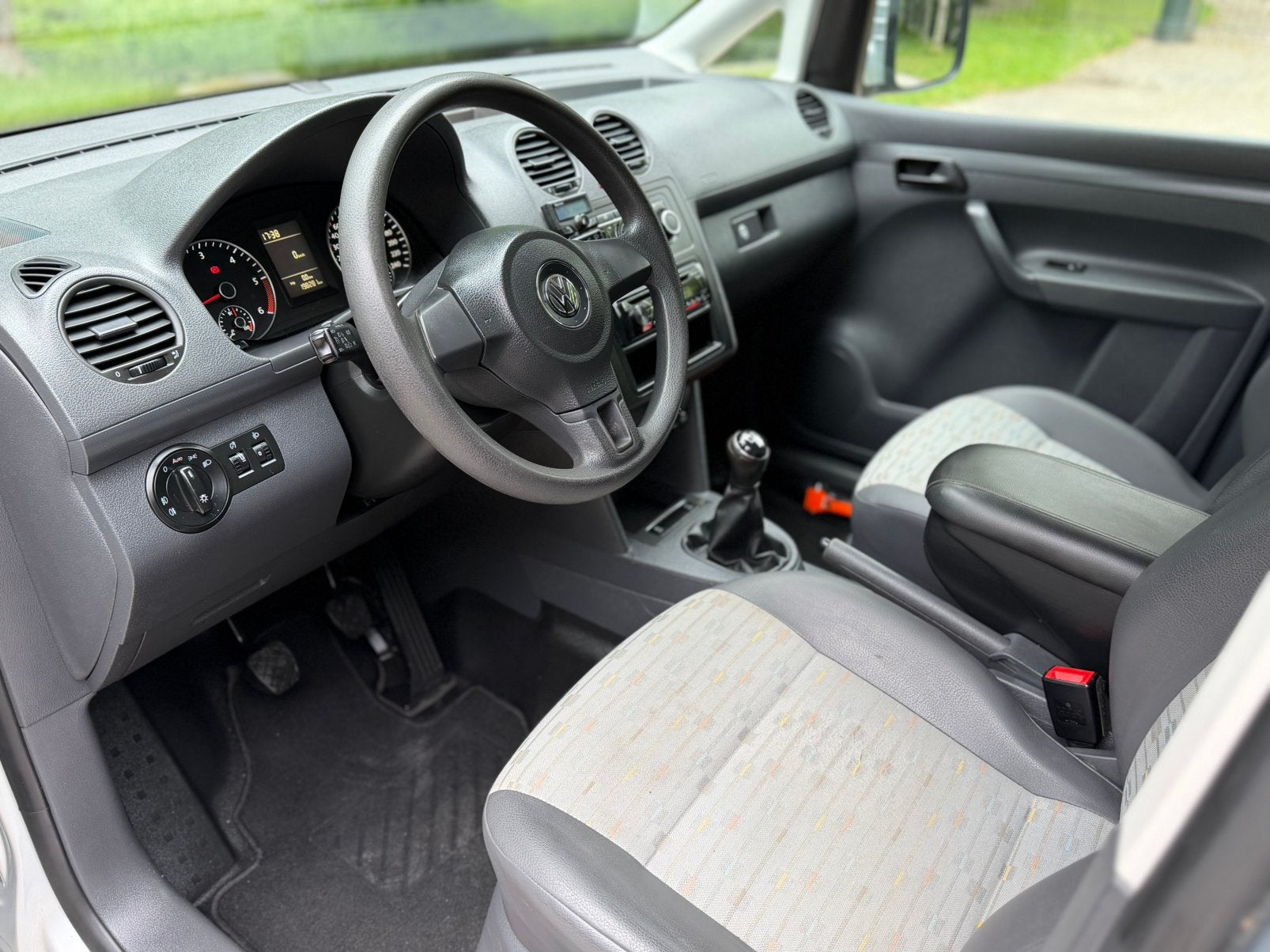Volkswagen Caddy 1.6 D 55KW 2013 Airco - Cruise - Trekhaak, Voorwielaandrijving, Euro 5, 74 pk, Zwart