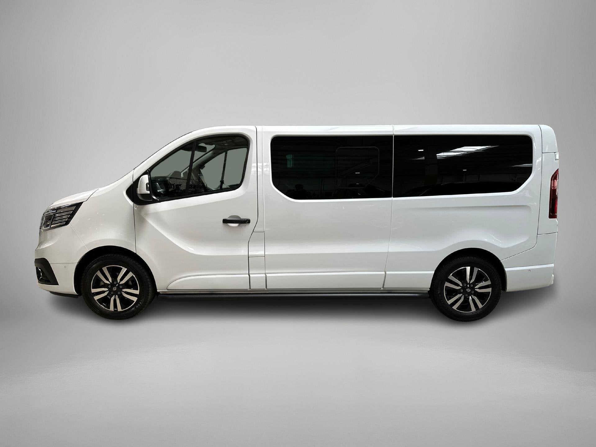Renault Trafic 2.0 Blue dCi 170 T30 L2H1 Extra Annivesary Ed, Stof, Euro 6, 4 cilinders, Renault