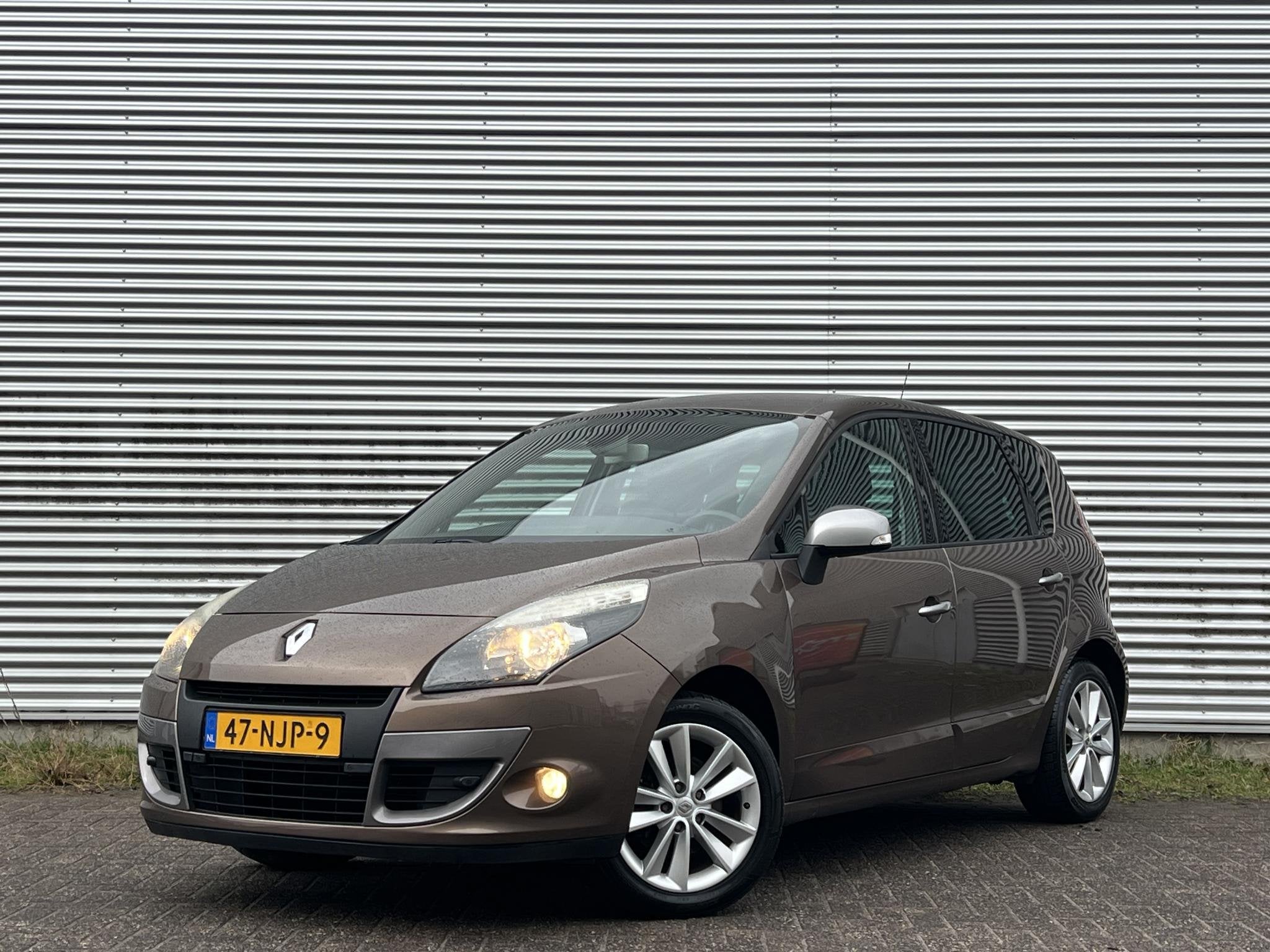Renault Scénic 1.6 Celsium / 142.630 KM! / Camera / Trekhaa, Voorwielaandrijving, Euro 5, Stof, Gebruikt