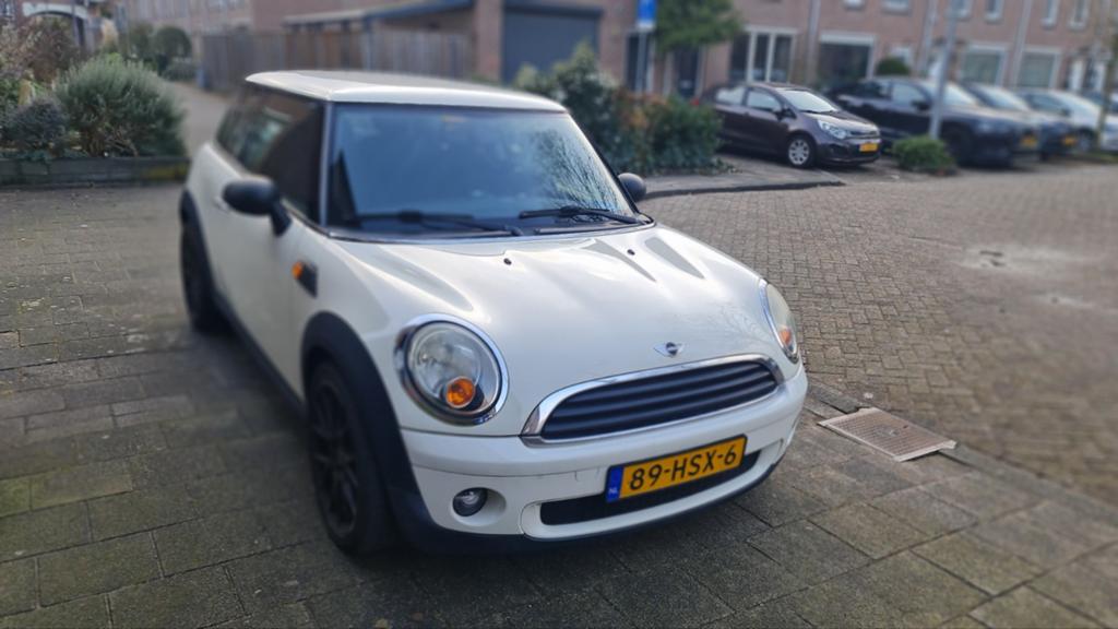 Mooie stoere Mini One (r56) 1.4 - 95pk 2009 licht crème, Auto's, Voorwielaandrijving, 4 stoelen, Origineel Nederlands, 19 km/l