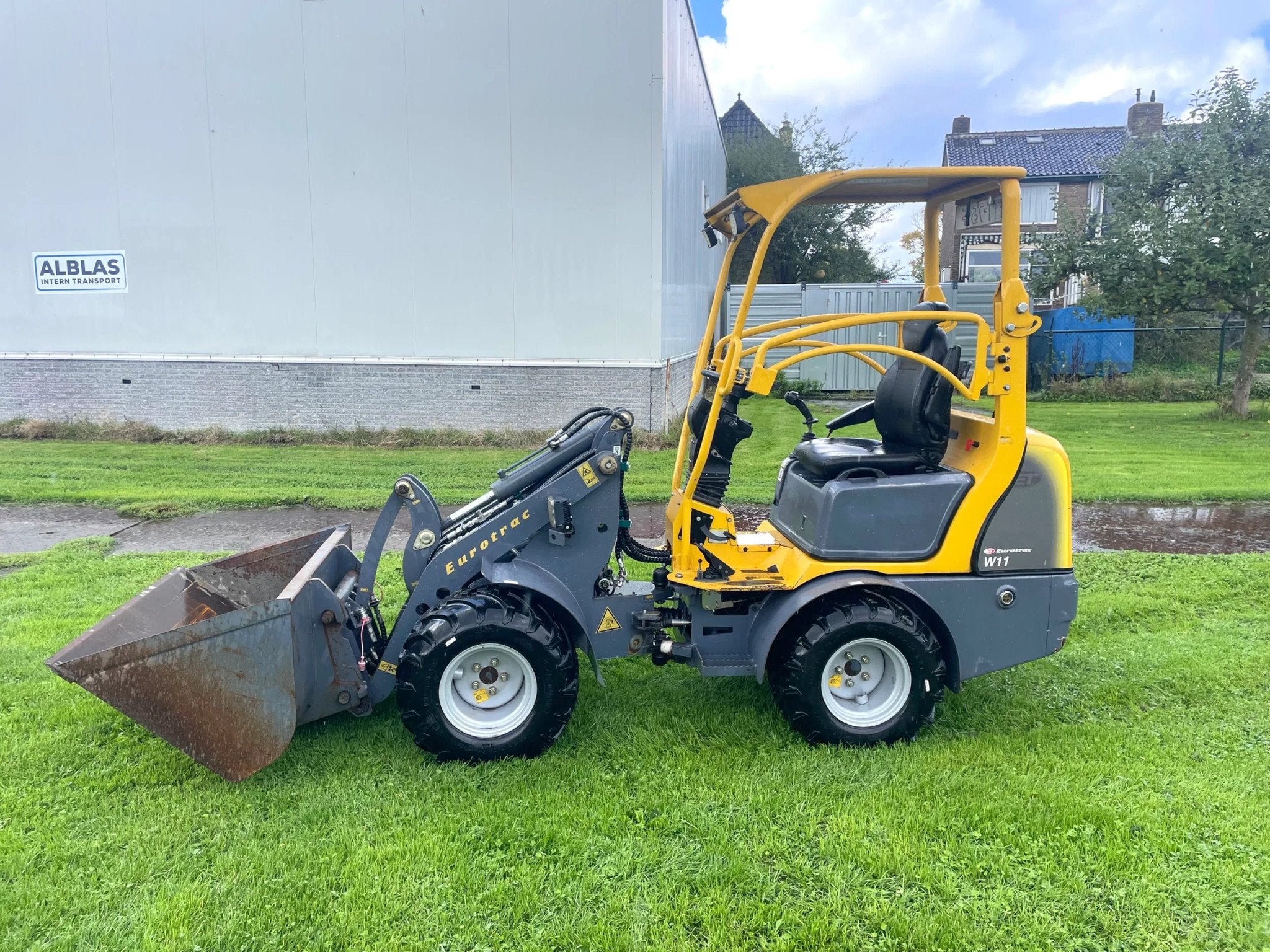 Eurotrac W11 kniklader met kenteken slechts 619 uur, Eurotrac, Info@alblasinterntransport.nl, Heulweg 44
2295 KG  KWINTSHEUL, JP