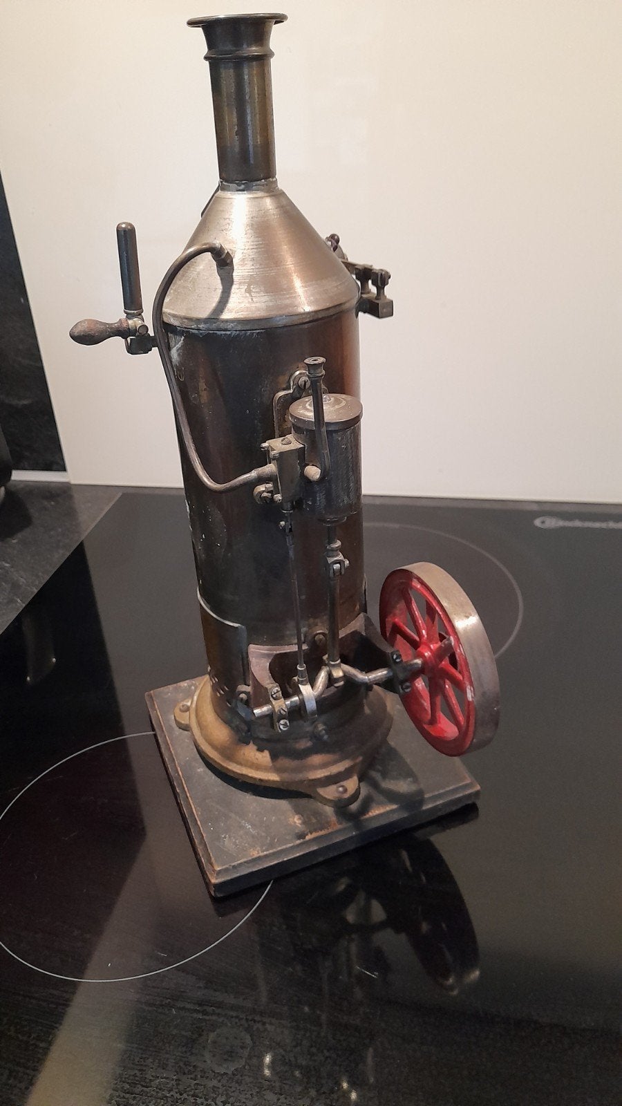 Oude verticale stoommachine - werkend, Ophalen of Verzenden, Gebruikt, Groter dan 1:32