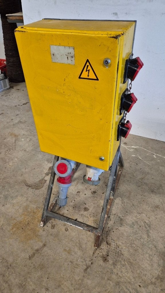 Bouwstroomkast 63A met 3x 32A en 6x 230V, op onderstel, Doe-het-zelf en Verbouw, Ophalen, Gebruikt, Overige typen