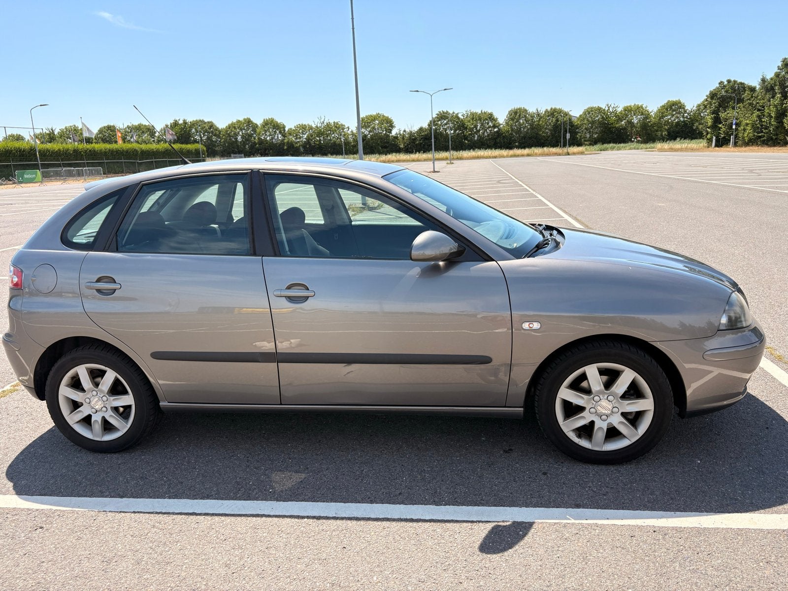 Seat Ibiza 1.4 16V 74KW 2005 Grijs, Auto's, Seat, Voorwielaandrijving, 15 km/l, 40 €/maand, 4 cilinders
