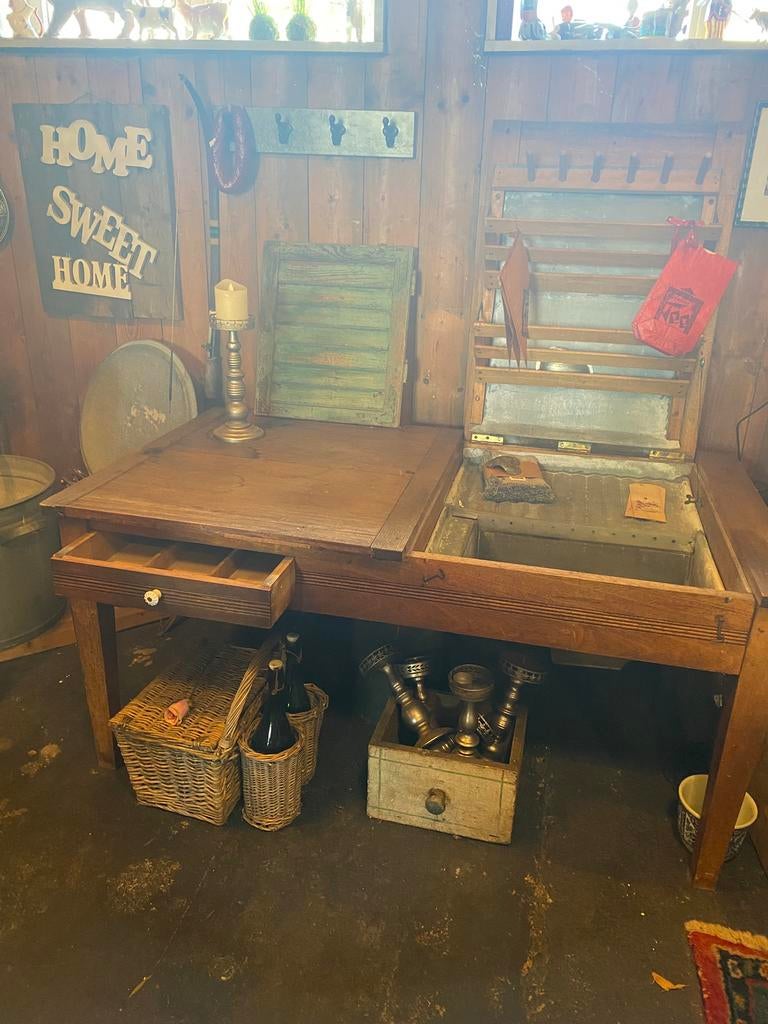 Houten tafel met zinken bak, Ophalen