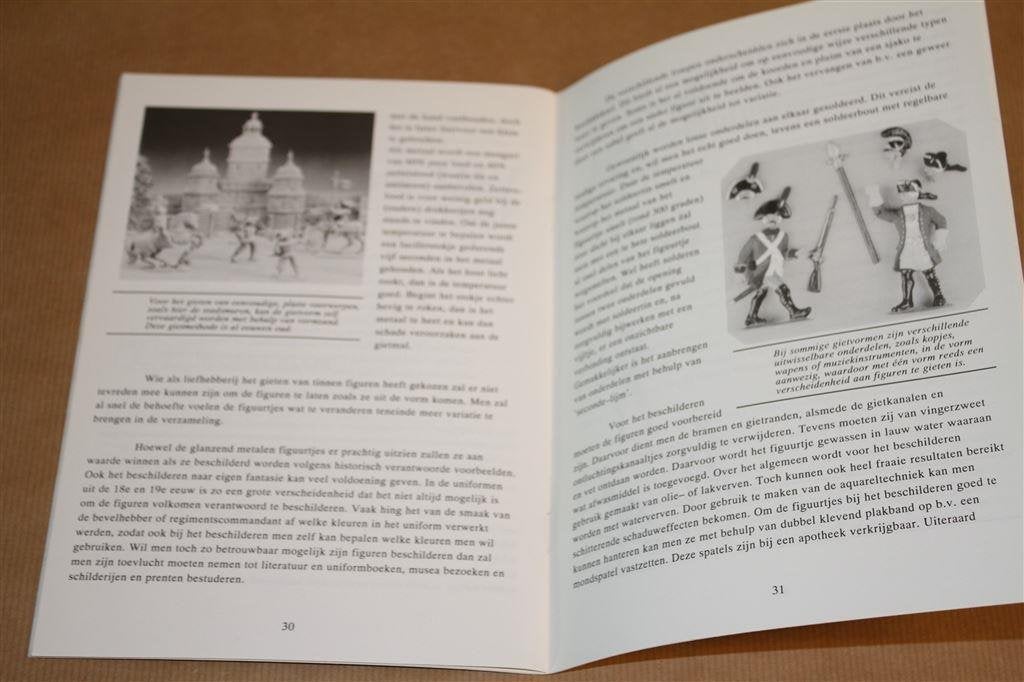 Boek. Tinnen soldaatjes en andere miniaturen., Ophalen of Verzenden