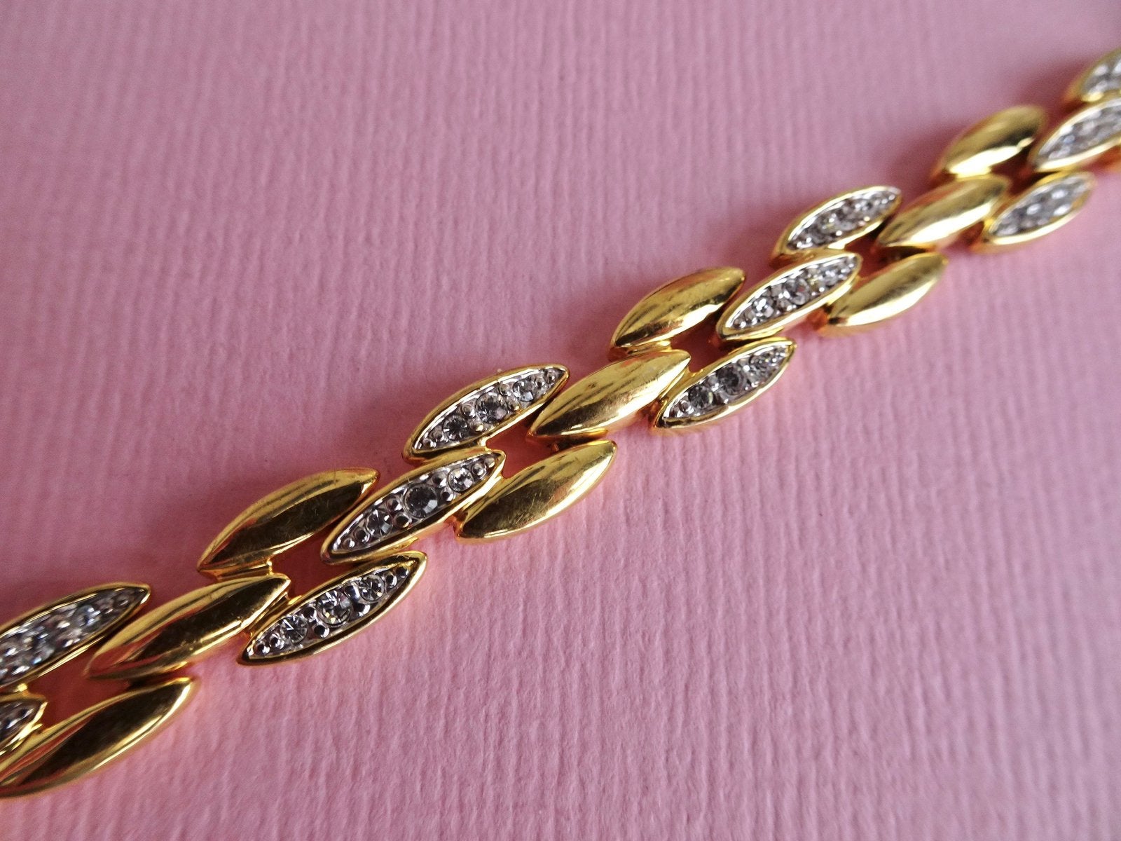 Vintage 60s schakel design armband goud klr verguld strass, Sieraden, Tassen en Uiterlijk, Antieke sieraden, Verzenden, Overige materialen