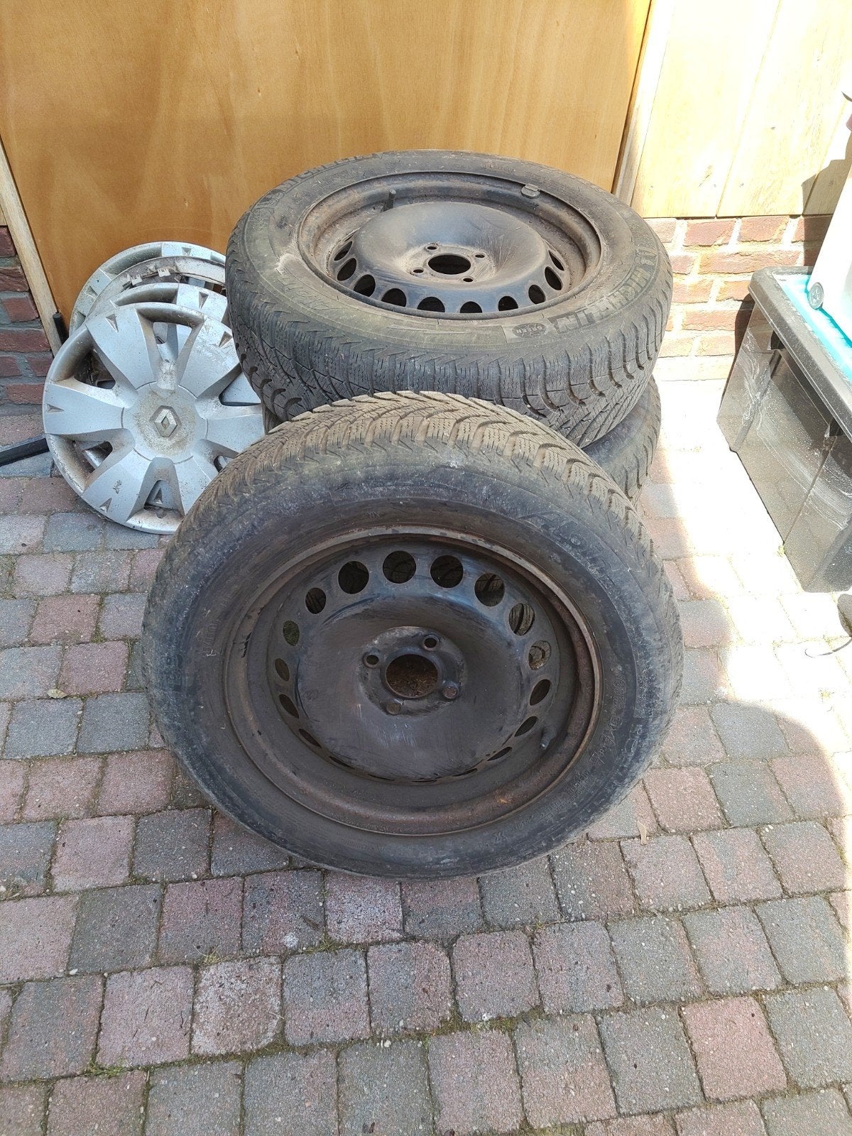 Set van 4 gebruikte winterbanden met 15" velgen 185/65 R15, Ophalen
