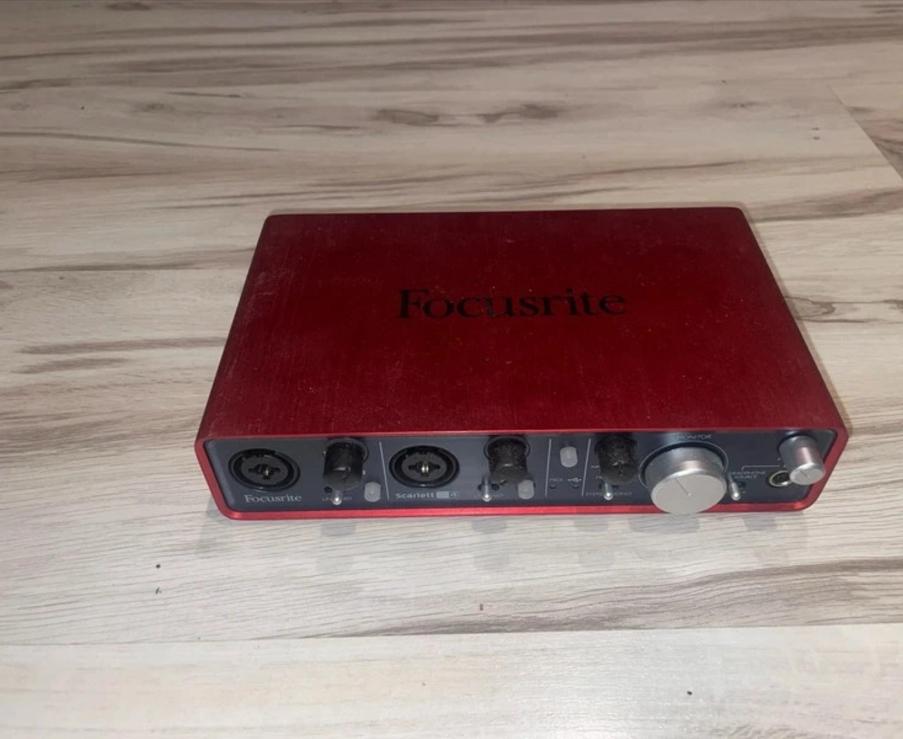 Focusrite Scarlett 2i4 USB Audio Interface, Ophalen of Verzenden, Zo goed als nieuw, Rood, Overige merken