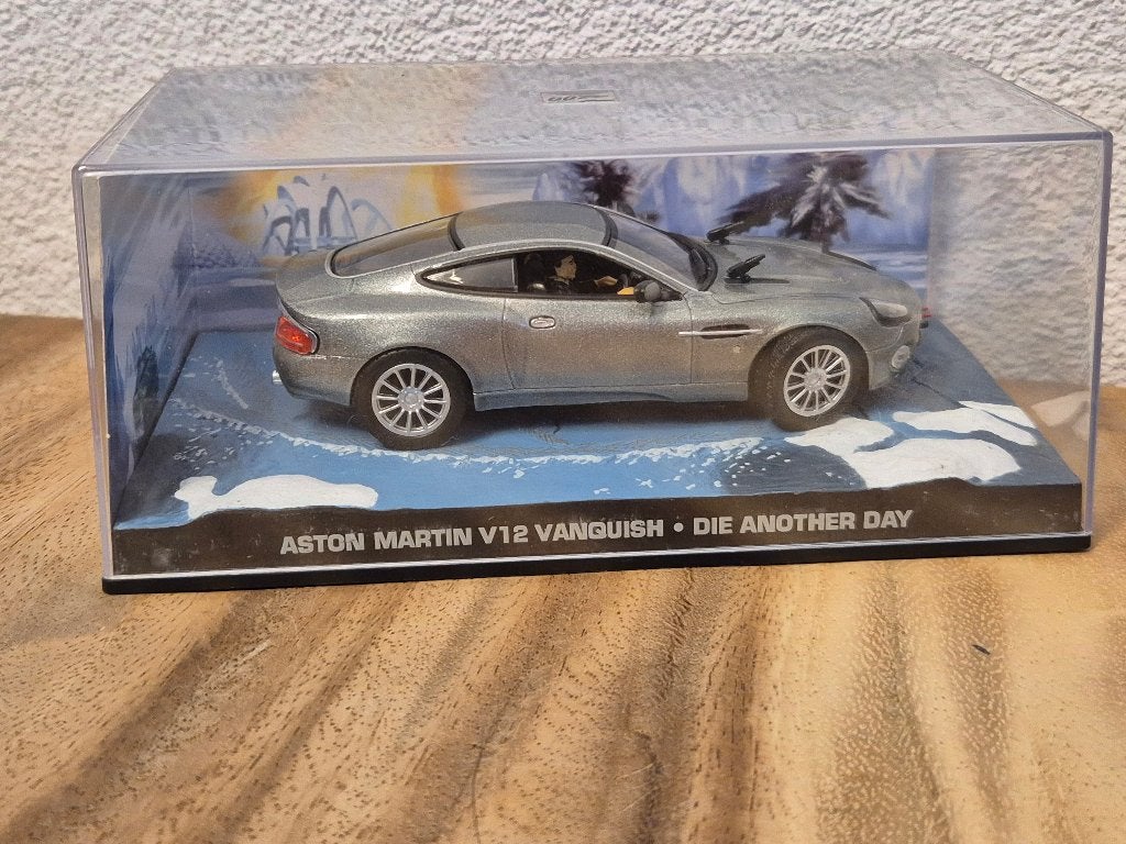 James Bond 007: Aston Martin V12 Vanquish - Die another day, Hobby en Vrije tijd, Overige merken, Ophalen of Verzenden, Zo goed als nieuw