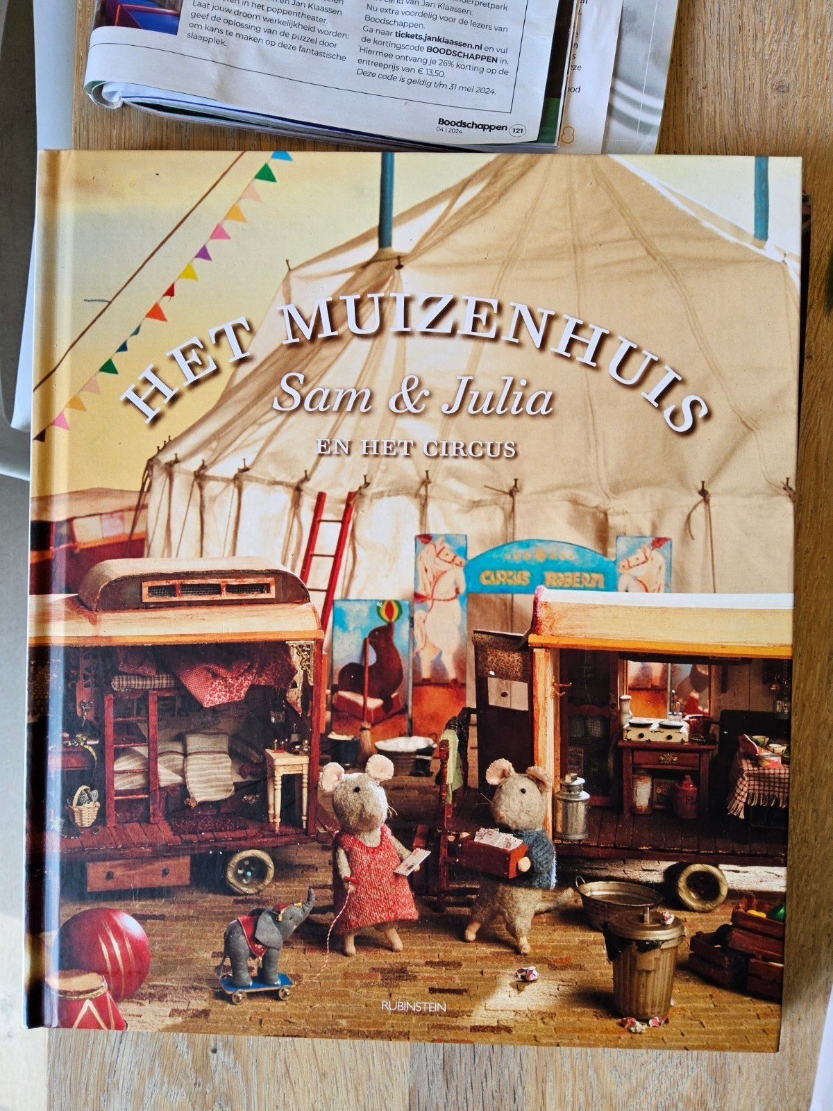 Het muizenhuis Sam & Julia en het circus, Ophalen of Verzenden, Zo goed als nieuw, Katinka Schaapman, Uitklap-, Voel- of Ontdekboek