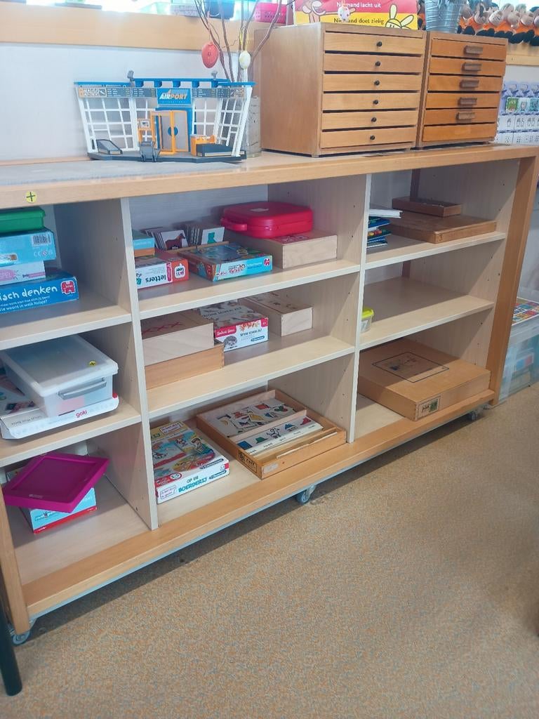 Schoolkast, Ophalen