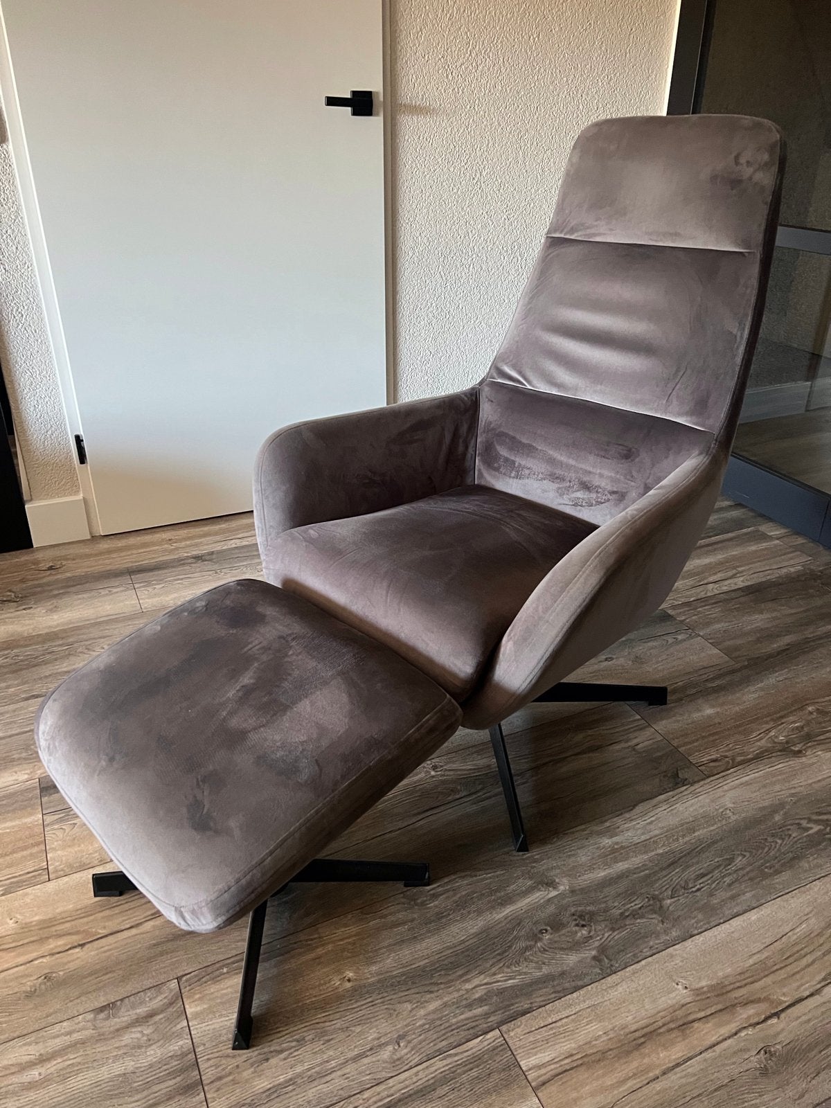 Moderne fauteuil met voetenbank - Grijs velours, Ophalen, 75 tot 100 cm, Zo goed als nieuw, 50 tot 75 cm