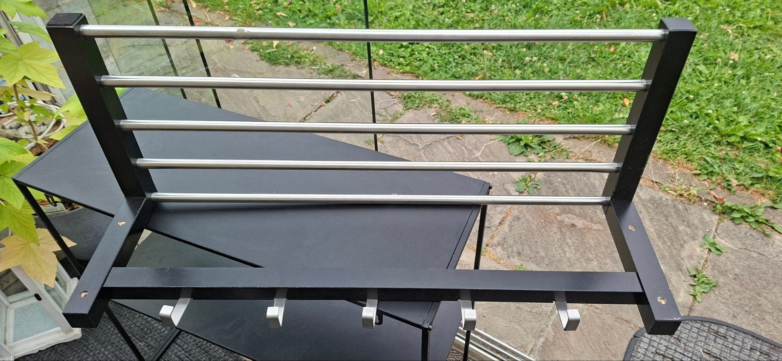 Zwarte wandkapstok met metalen stangen en haken, Huis en Inrichting, Woonaccessoires | Kapstokken, Gebruikt, Minder dan 100 cm