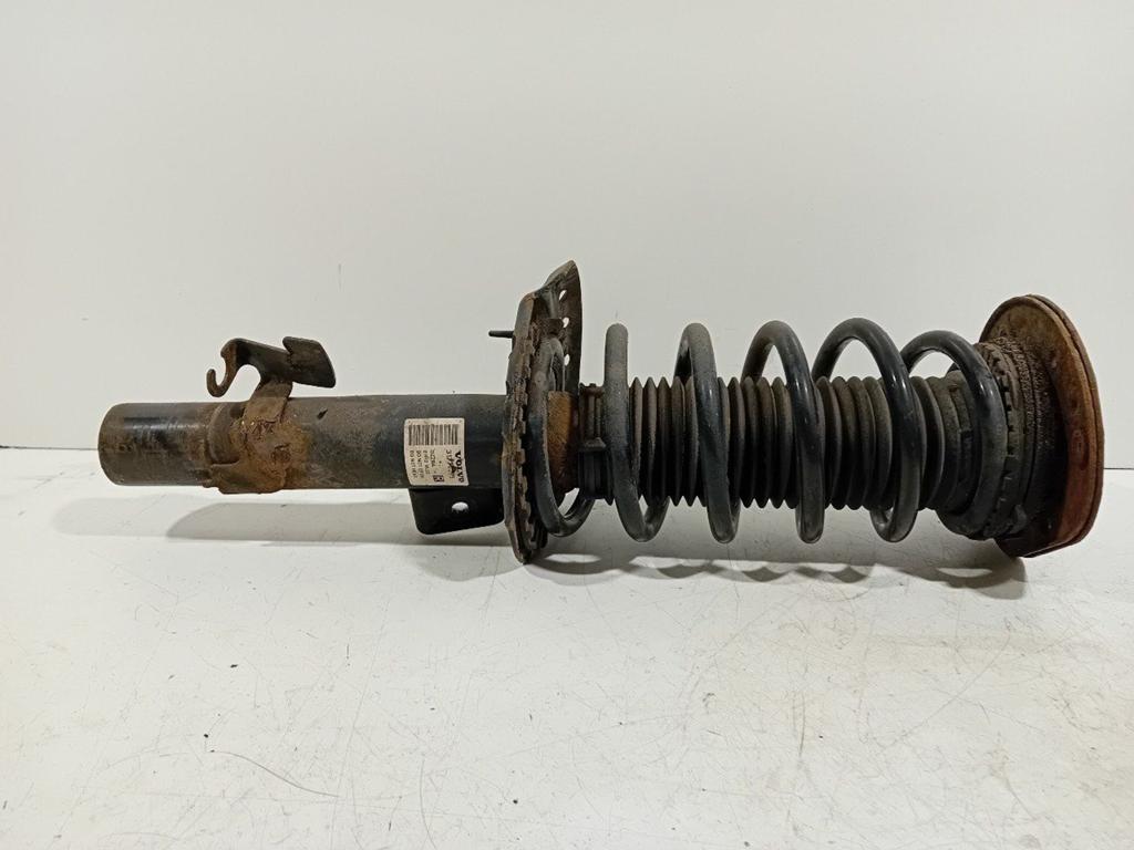 Veerpoot rechts voor Volvo V60, Onderdelen@venauto.nl, Van der Ven Autorecycling B.V., Gebruikt, Ettenseweg 76, 4706 PB Roosendaal, The Netherlands
