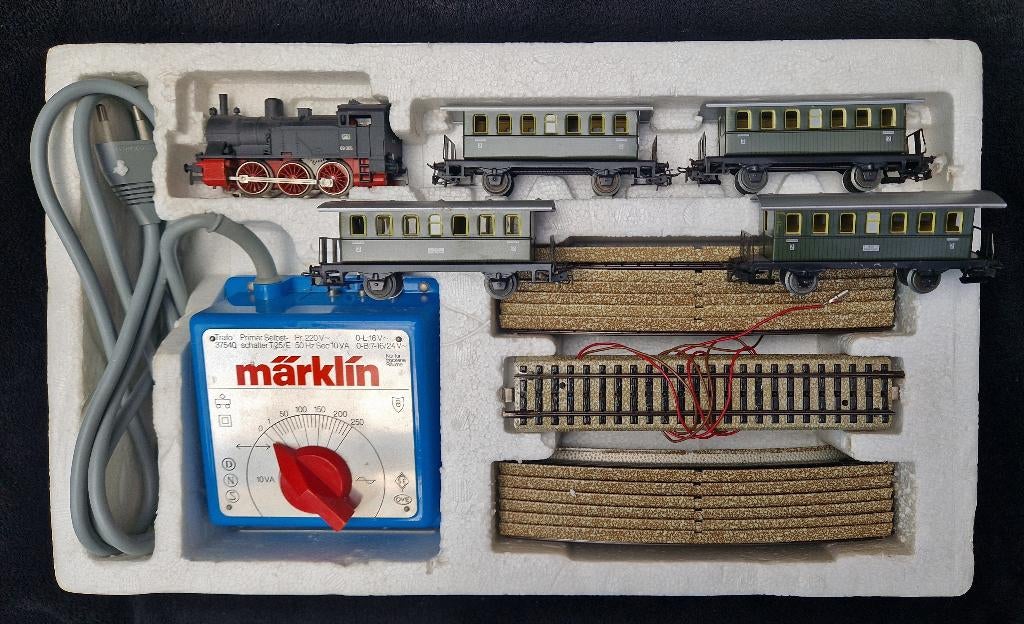 Vintage MÄRKLIN treinset Locomotief +2+2 wagons Trafo rails, Antiek en Kunst, Ophalen of Verzenden