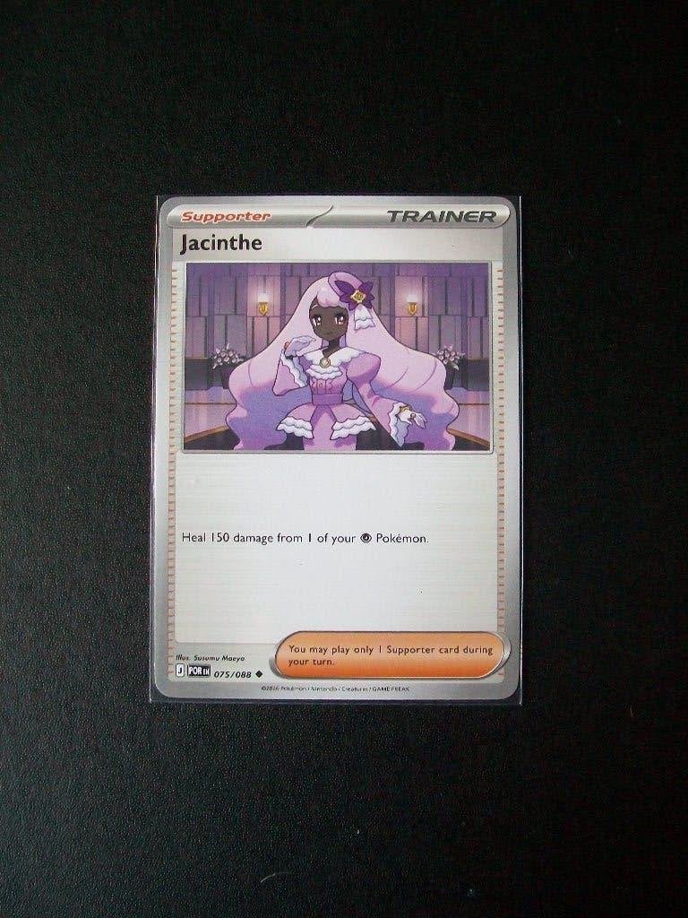 3744. Nieuwe Pokemon Kaart Trainer JACINTHE (075/088), Verzenden, Nieuw, Losse kaart