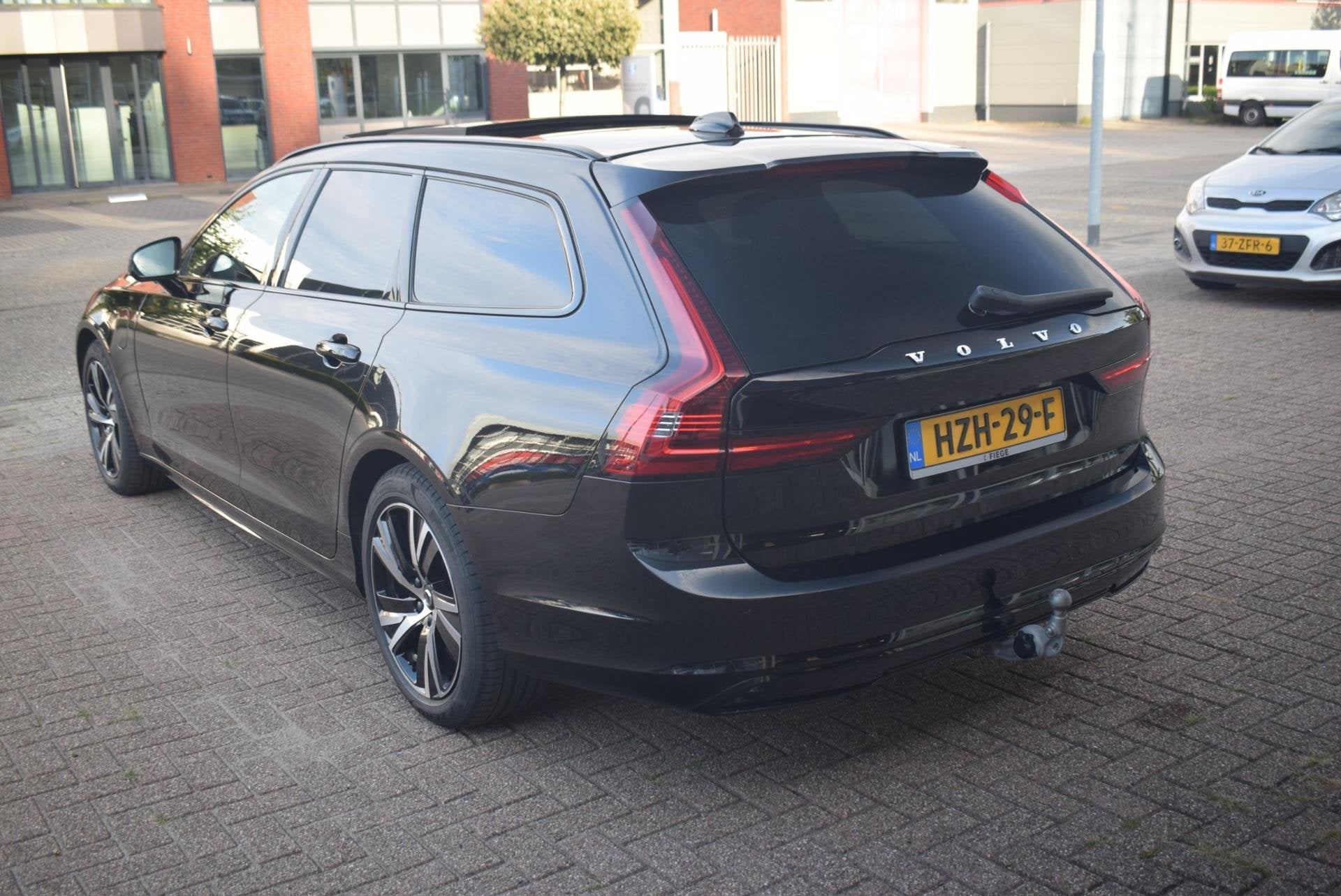 Volvo V90 2.0 T6 AWD 398 PK Twin Engine Recharge Plug-in Hyb, Auto's, 1969 cc, Zwart, Hybride Elektrisch/Benzine, Geïmporteerd