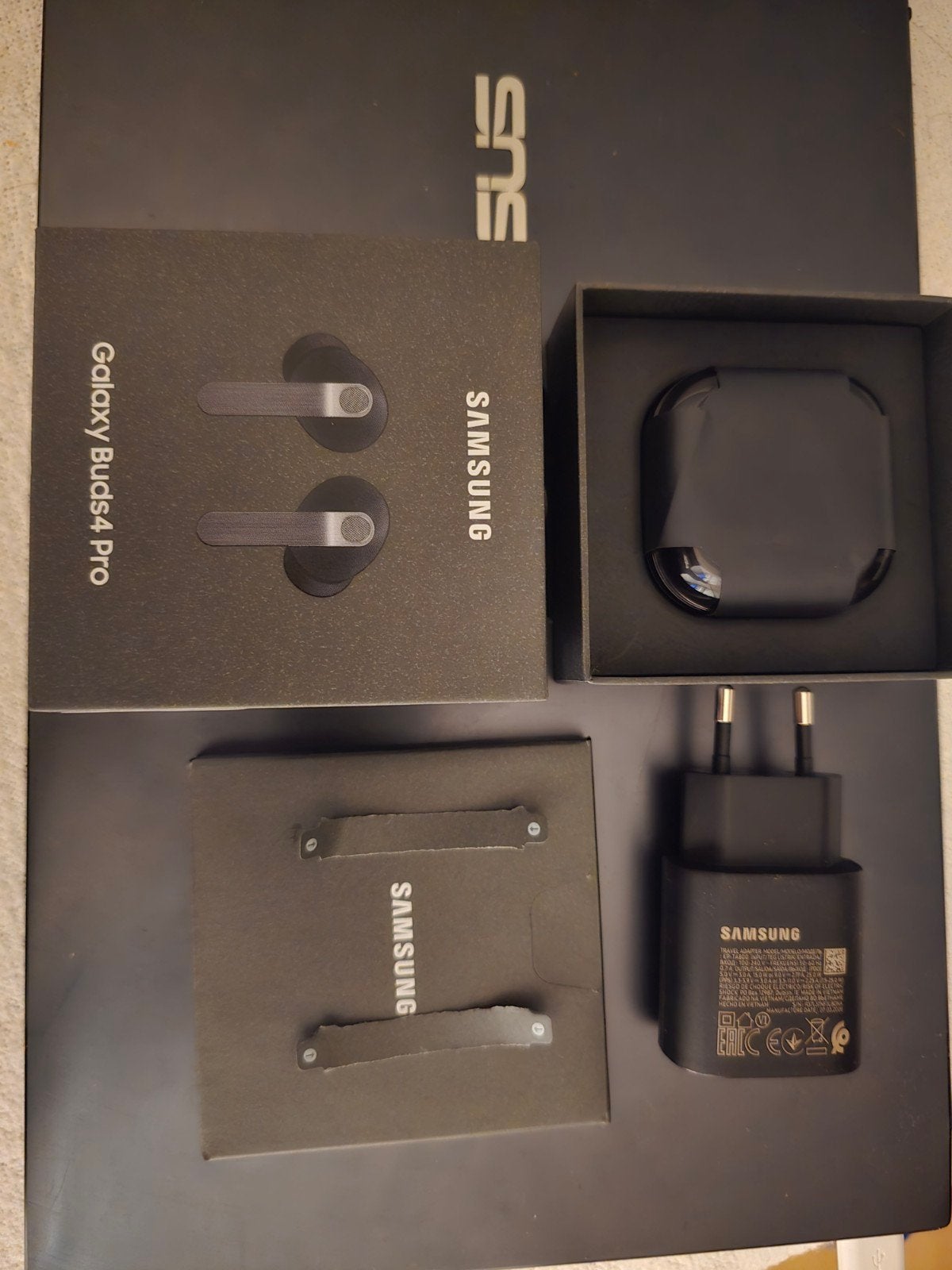 Gloednieuwe Samsung Galaxy Buds 4 Pro zwart met oplader, Overige merken, In-ear, Bluetooth, Nieuw