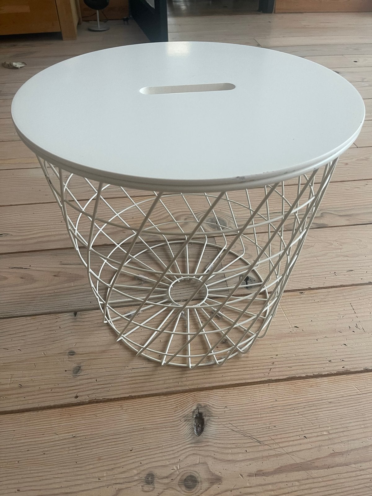 Wit metalen bijzettafel/opbergmand met houten blad, Ophalen, Gebruikt, Wit, Metaal