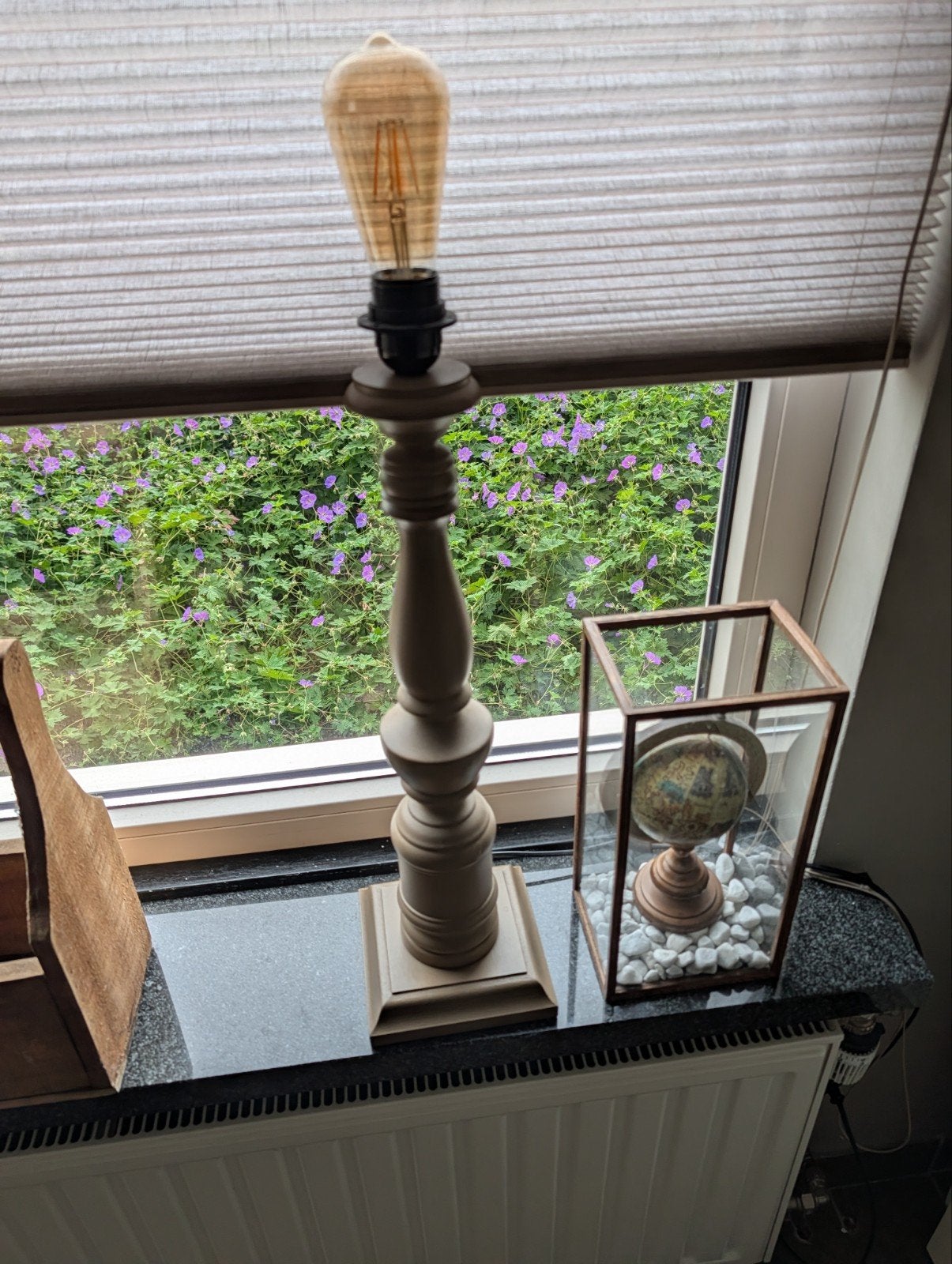 Vintage houten tafellamp met Edison gloeilamp, Beige, Overige merken, Vintage, Met stekker