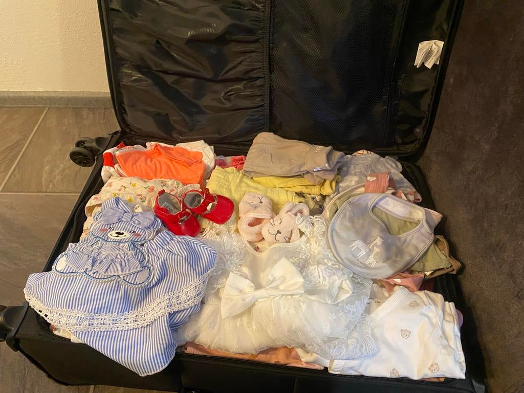 Koffer vol babykleding voor meisje, maat 50/56 tot 86/90, Ophalen, Zo goed als nieuw, Meisje