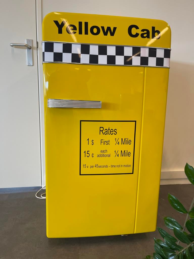 Unieke Yellow Cab Koelkast - Bosch Retro Design, Gebruikt, 100 tot 150 liter, 45 tot 60 cm, Met vriesvak