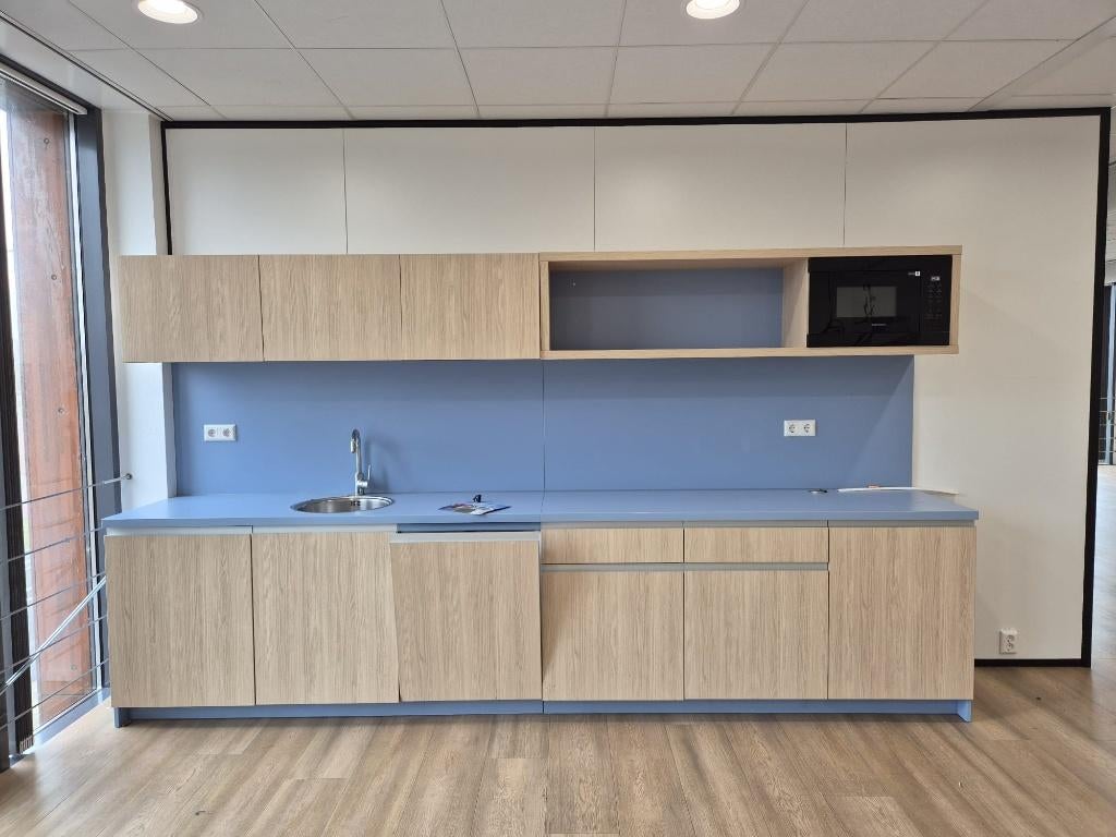 Complete kantoor keuken / pantry – moderne opstelling, Ophalen, Zo goed als nieuw, Enkelwandige keuken, Greeploos