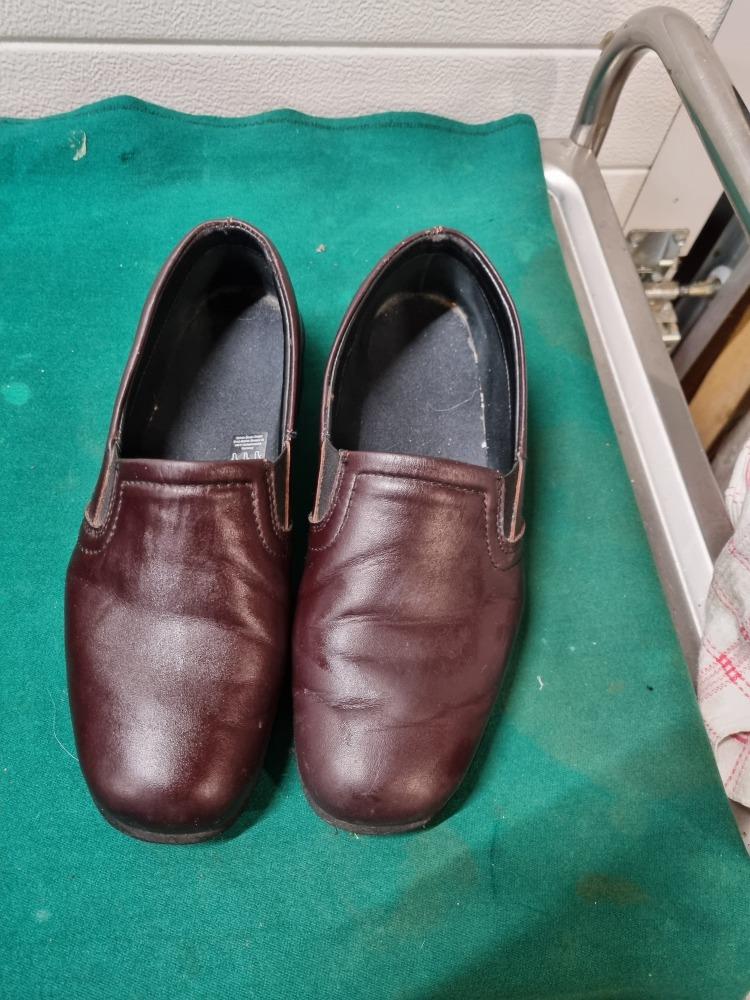 heren pantoffels bordeaux rood maat 43, Ophalen of Verzenden, 'T Olde Gre-j, Info@toldegrej.nl, Endepoelstraat 20f Didam
