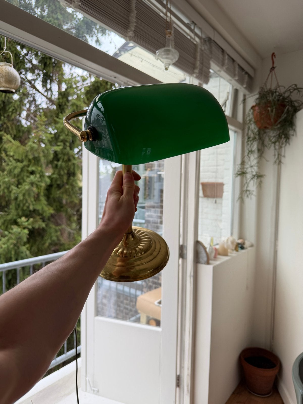 Klassieke bankierslamp met groene kap en messing voet, Ophalen of Verzenden