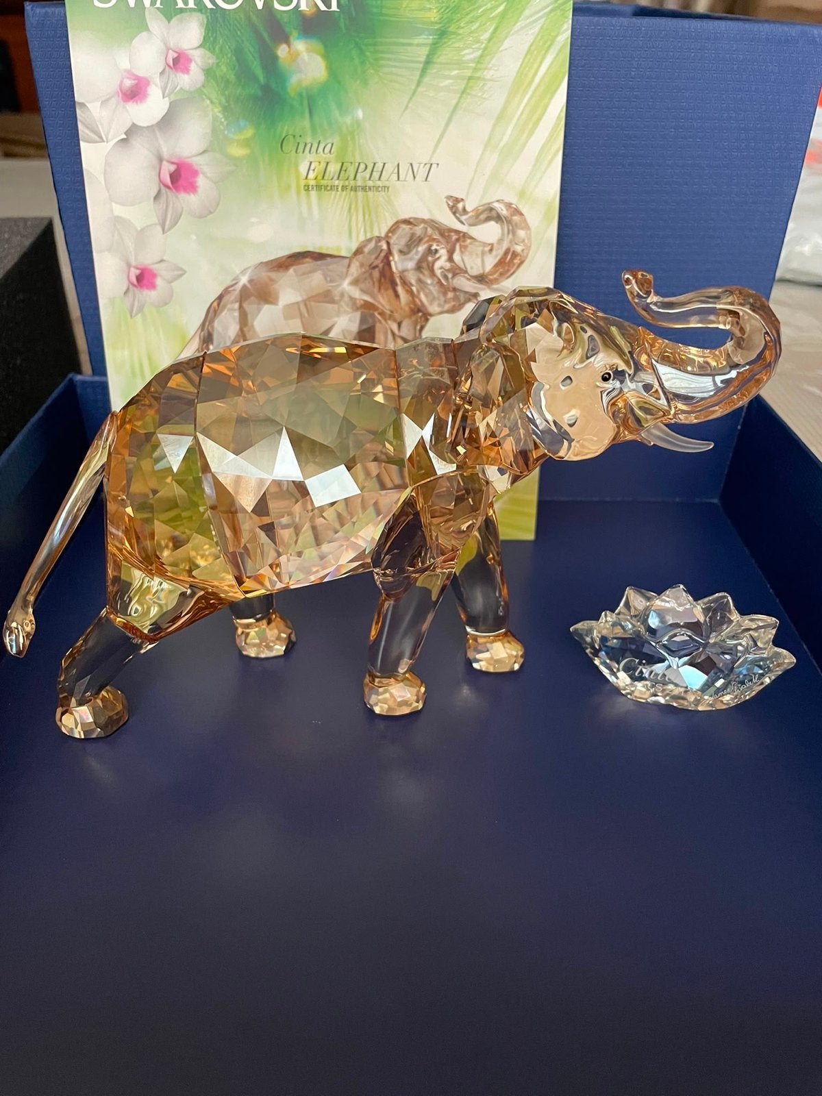 Swarovski Cinta Elephant SCS 2013 met jong, Ophalen of Verzenden, Zo goed als nieuw, Figuurtje
