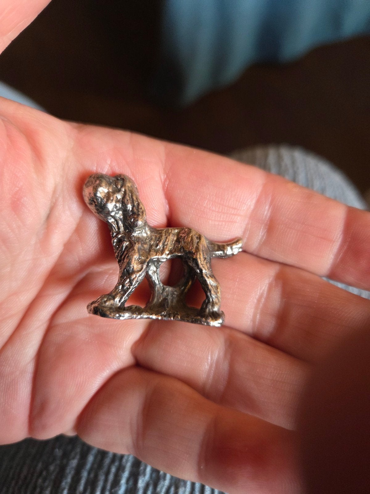 Miniatuur hondje, metaal, decoratief beeldje, Ophalen of Verzenden, Zo goed als nieuw, Hond of Kat, Beeldje of Figuurtje
