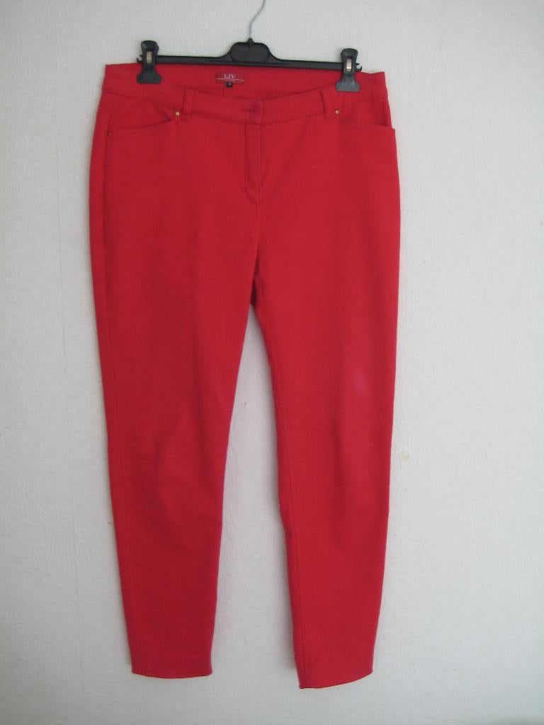 Maat : 42 .Rode Lange Broek., Kleding | Dames, Maat 42/44 (L), Ophalen of Verzenden, Zo goed als nieuw, Liv