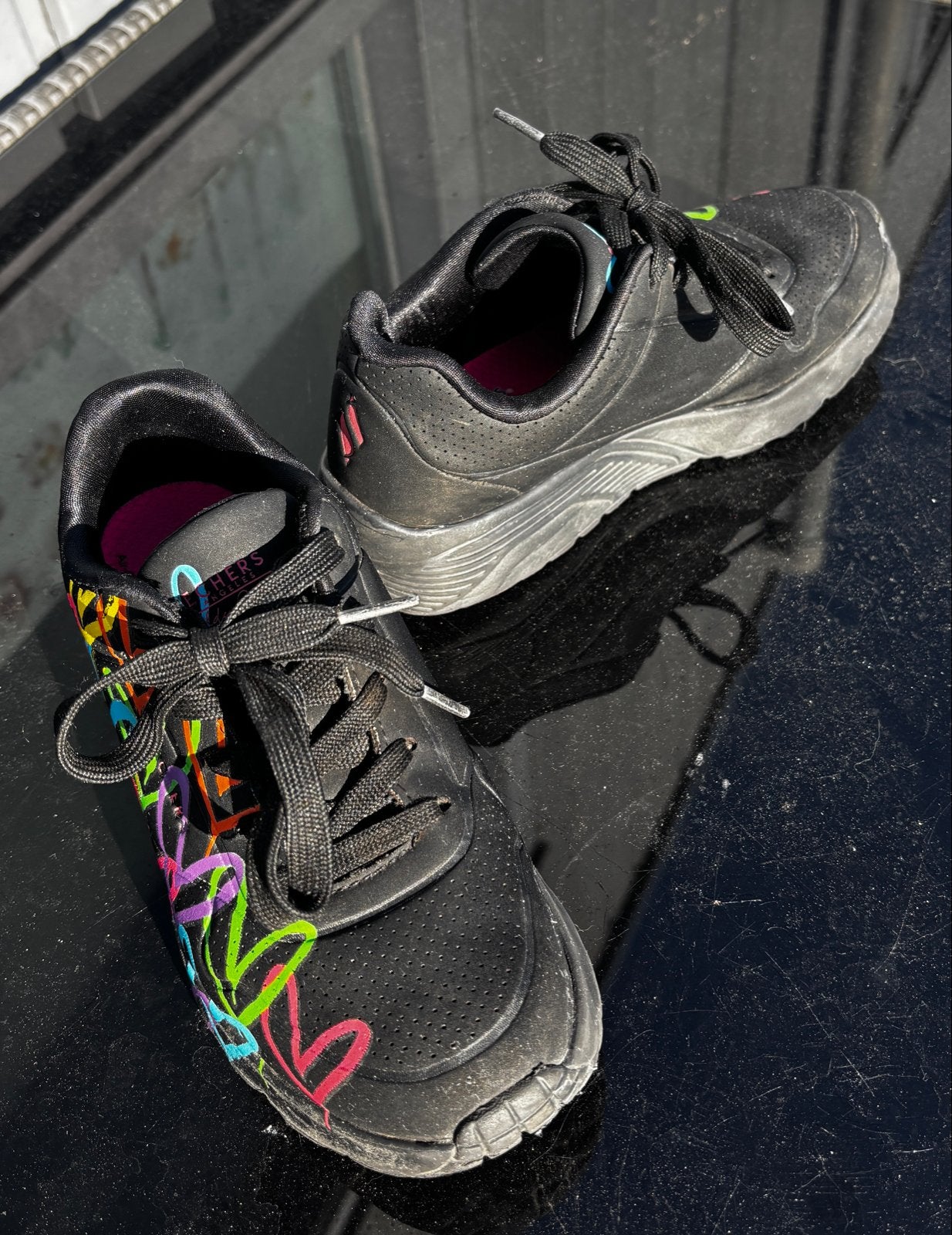 Skechers gympen maat 31 met kleurrijke hartjesprint, Kinderen en Baby's, Kinderkleding | Schoenen en Sokken, Ophalen of Verzenden