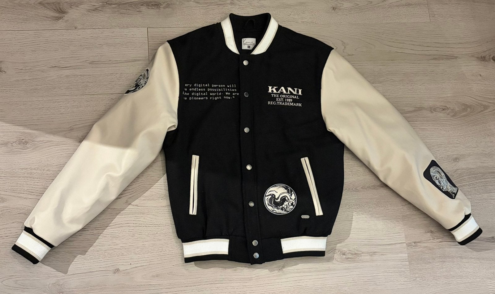 Karl Kani Varsity Jacket Zwart/Wit – Maat S, Ophalen of Verzenden, Zo goed als nieuw, Maat 46 (S) of kleiner, Zwart