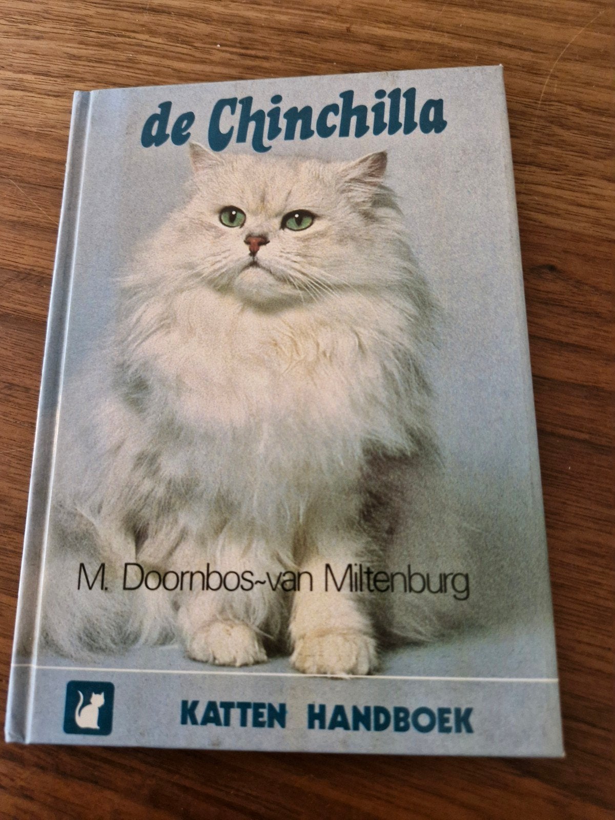 De Chinchilla - Katten Handboek door M. Doornbos-van Miltenb, Ophalen of Verzenden, Gelezen, Katten, M. Doornbos-van Miltenburg