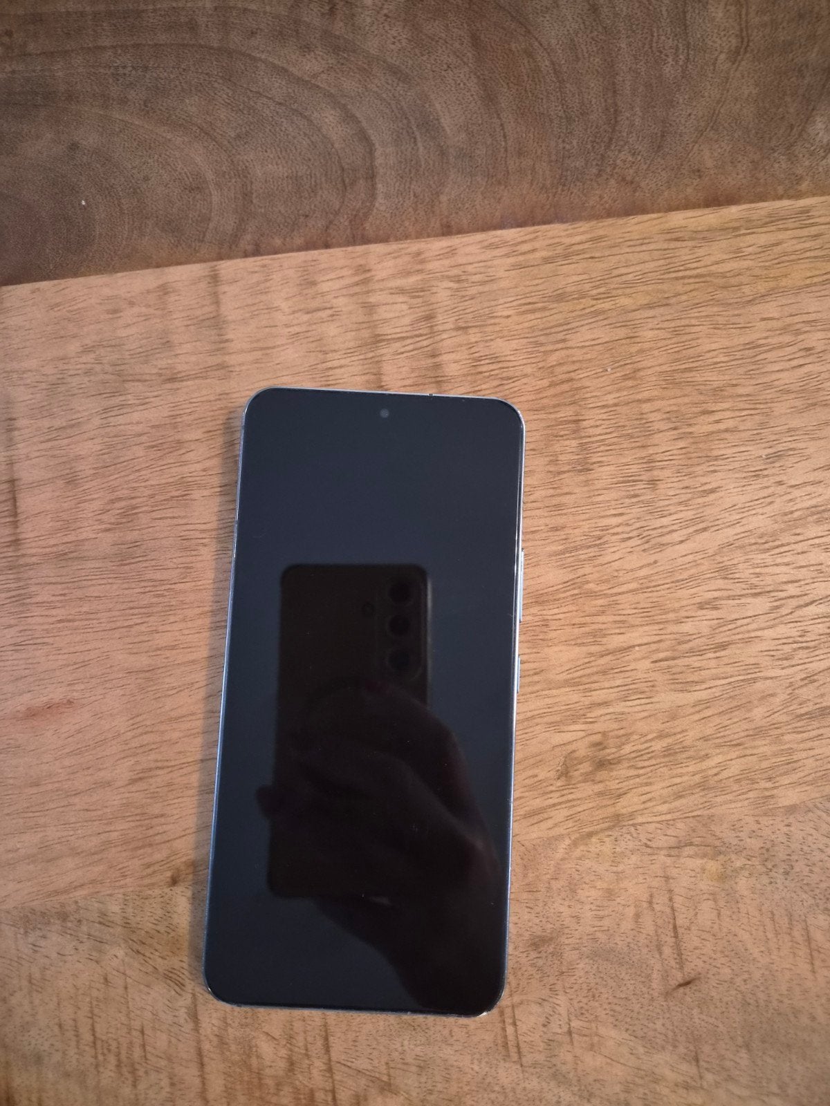 Foto 3 van Samsung Galaxy S22 128GB donker groen - Zo goed als nieuw