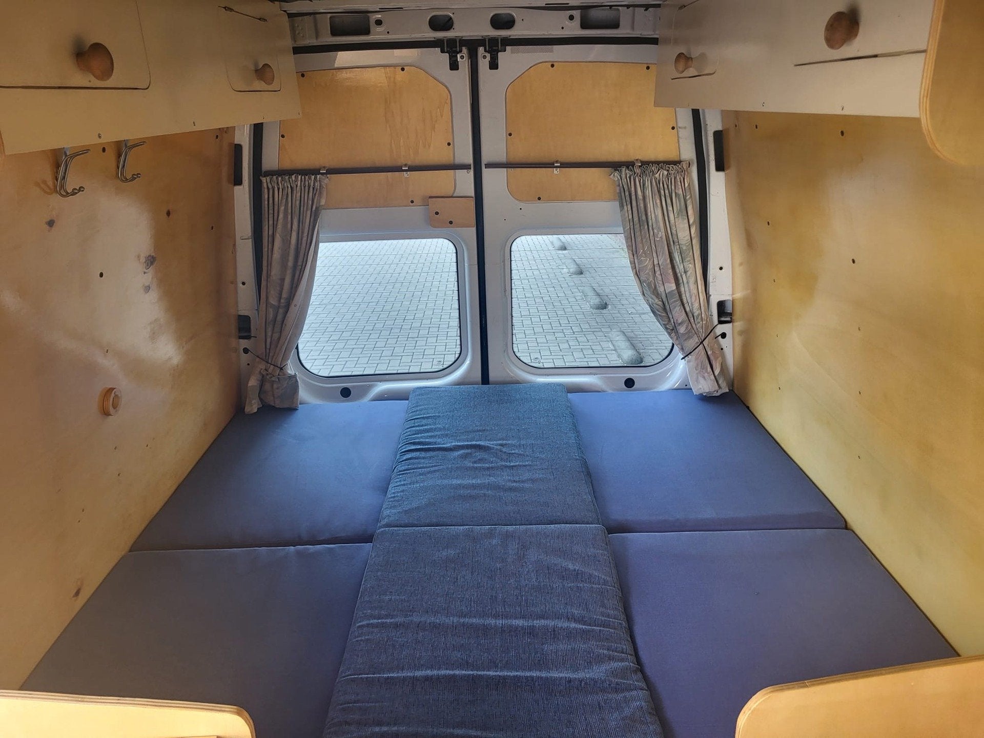 Foto 10 van Ford TRANSIT 350L VAN 115 HR 4,27 CAMPER 142.000 NAP LANG HO