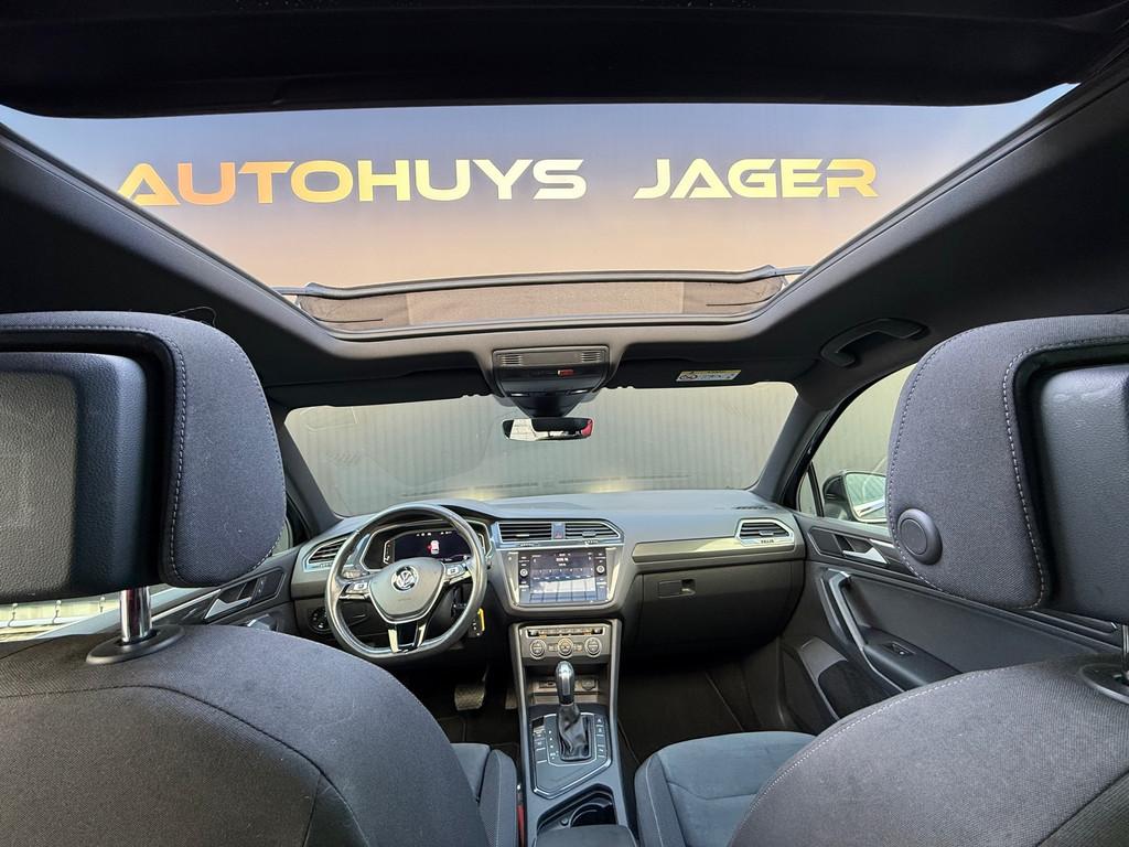 Volkswagen Tiguan 1.5 TSI ACT Highline Business R Pano Massa, Auto's, 4 cilinders, 150 pk, Zwart, Origineel Nederlands
