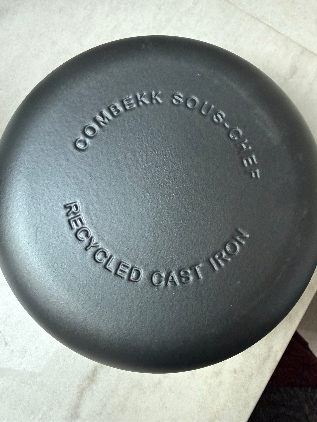Gietijzeren pan - Combekk Sous-Chef Recycled Cast Iron, Met deksel, Nieuw, Ophalen of Verzenden, Overige merken