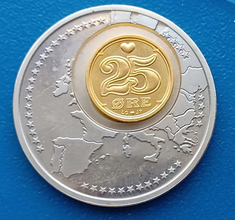 Penning Pecunia Nova Alteri Succedit Denemarken 12,5 euro, Postzegels en Munten, Penningen en Medailles, Verzenden, Overige materialen