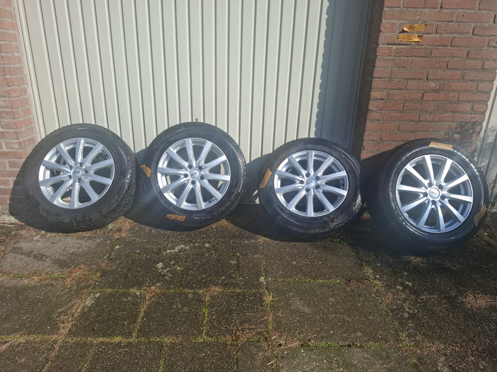 Winter-Banden te koop ., Motoren, Ophalen, Zo goed als nieuw